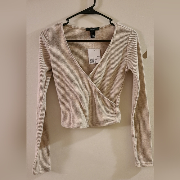 Forever 21 Tops - Forever 21 Long Sleeve Wrap Front Crop Top Juniors Size Small